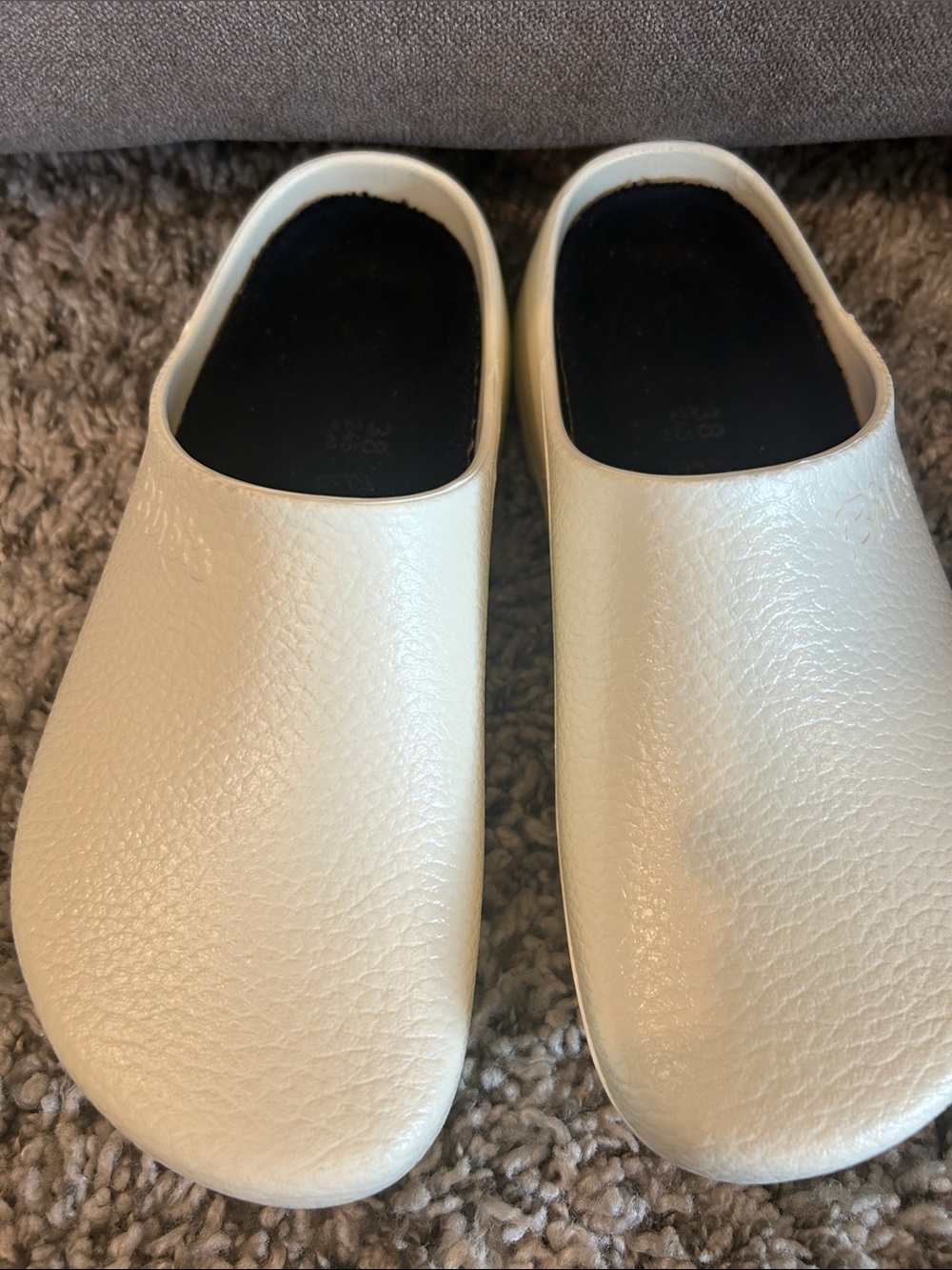 NWOT Birkenstock Cream Slip-On Mules